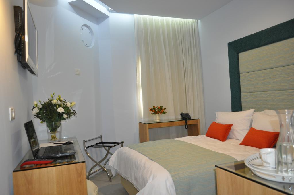 Bat Galim Boutique Hotel Haifa Room photo